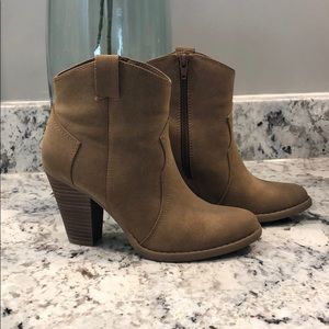 Cowboy mid boots 👢